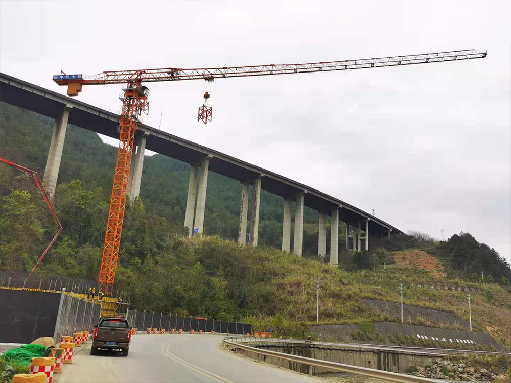  中鐵十七局集團第一工程公司承接渝黔鐵路8標石梁河特大橋用于我公司塔機